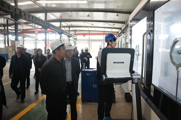 2017.4.18鏀垮崗-01210.jpg 甘肅省政協副主席黃選平一行蒞臨甘肅泓源麥迪邁智能停車有限責任公司檢查指導工作(圖2)