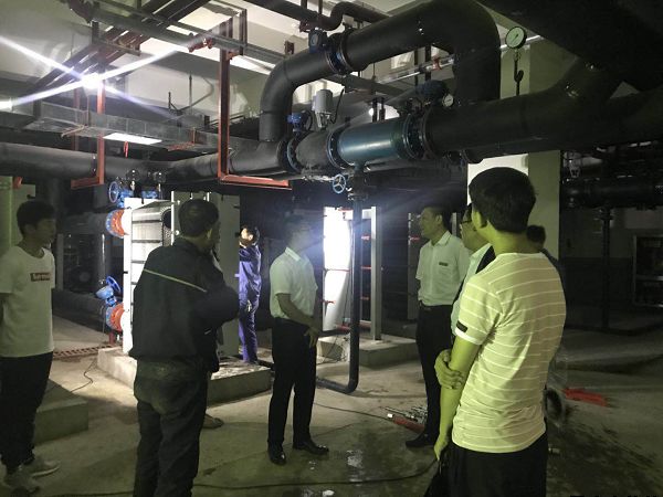 公司副總經理裴林虎帶隊前往中心城區(qū)部分熱換熱站參觀學習(圖2) 公司副總經理裴林虎帶隊前往中心城區(qū)部分熱換熱站參觀學習(圖2)