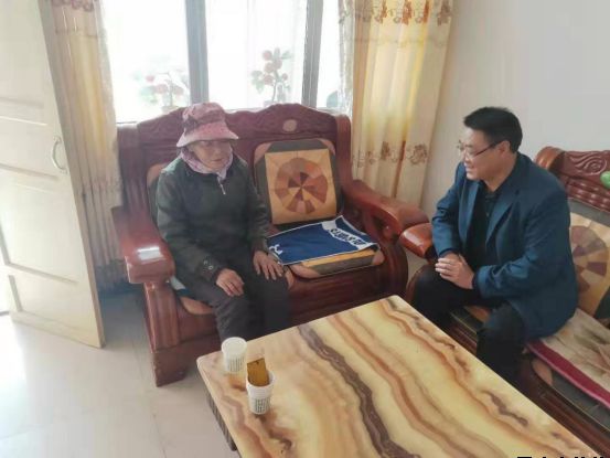 平?jīng)鲢垂鹃_(kāi)展“踐行初心使命，助推脫貧攻堅(jiān)”主題黨日活動(dòng)(圖5)