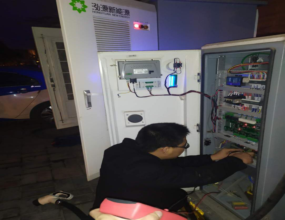泓源新能源公司緊急處理1起充電設(shè)備故障(圖2) 泓源新能源公司緊急處理1起充電設(shè)備故障(圖2)