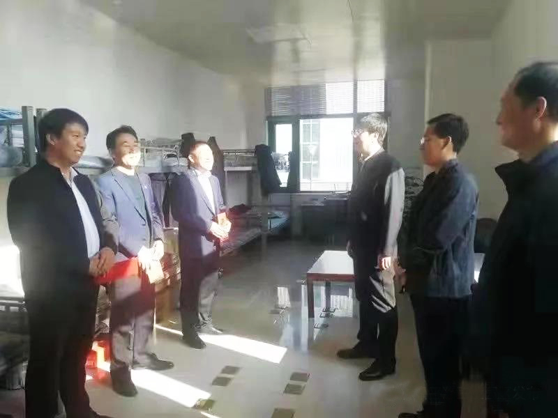 工業(yè)園區(qū)管委會、泓源公司慰問園區(qū)機關(guān)保安門衛(wèi)等一線人員(圖2)