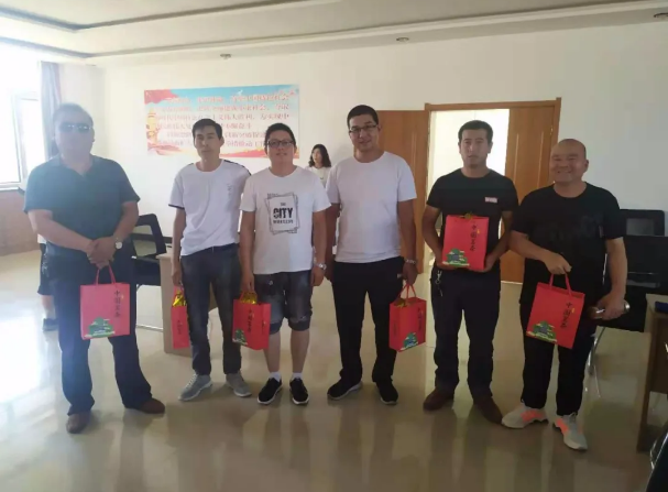 泓源出租車公司召開7月份安全例會(huì)并開展“炎炎夏日送清涼”活動(dòng)(圖3) 泓源出租車公司召開7月份安全例會(huì)并開展“炎炎夏日送清涼”活動(dòng)(圖3)