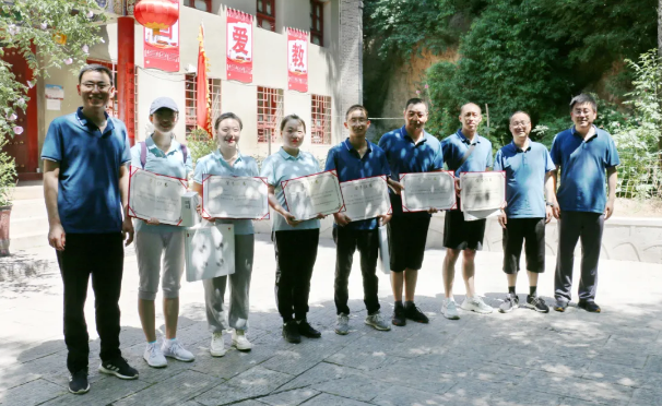 增強團隊合力 展示泓源風(fēng)采 ——泓源公司開展登山比賽活動(圖9) 增強團隊合力 展示泓源風(fēng)采 ——泓源公司開展登山比賽活動(圖9)