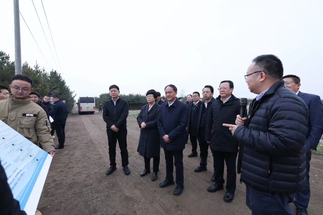 平?jīng)雠c甘肅省民航機(jī)場(chǎng)集團(tuán)簽訂平?jīng)鰴C(jī)場(chǎng)項(xiàng)目合作框架協(xié)議(圖4) 平?jīng)雠c甘肅省民航機(jī)場(chǎng)集團(tuán)簽訂平?jīng)鰴C(jī)場(chǎng)項(xiàng)目合作框架協(xié)議(圖4)