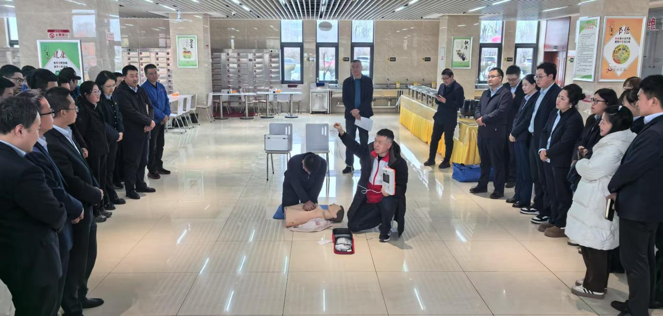 寒冬送溫暖 真情暖人心——市紅十字會機關黨支部與市產(chǎn)投集團公司黨委聯(lián)合開展主題黨日活動(圖3) 寒冬送溫暖 真情暖人心——市紅十字會機關黨支部與市產(chǎn)投集團公司黨委聯(lián)合開展主題黨日活動(圖3)